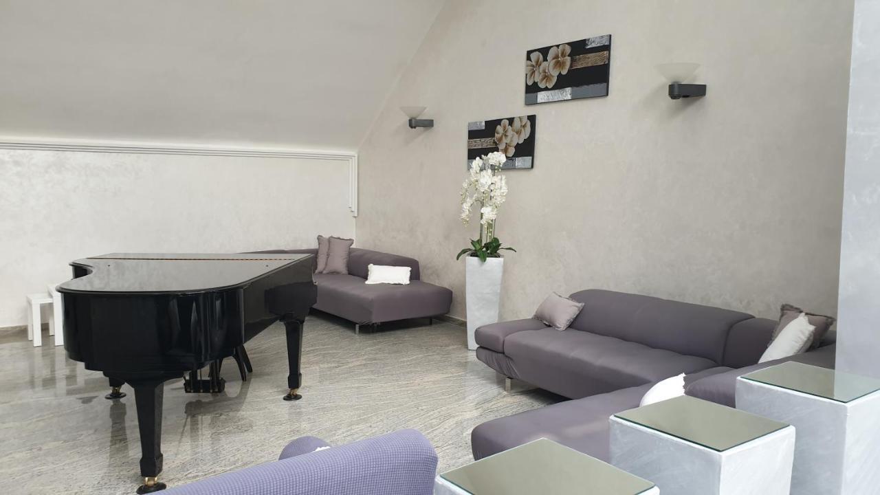 Palahotel Vallenoce Decollatura Bagian luar foto
