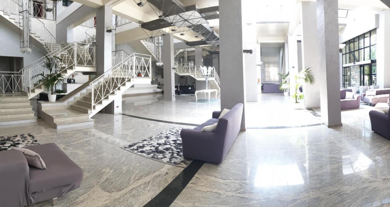 Palahotel Vallenoce Decollatura Bagian luar foto