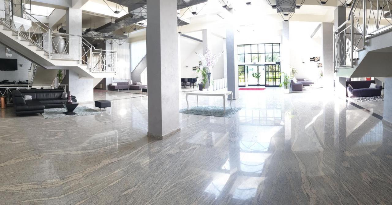 Palahotel Vallenoce Decollatura Bagian luar foto
