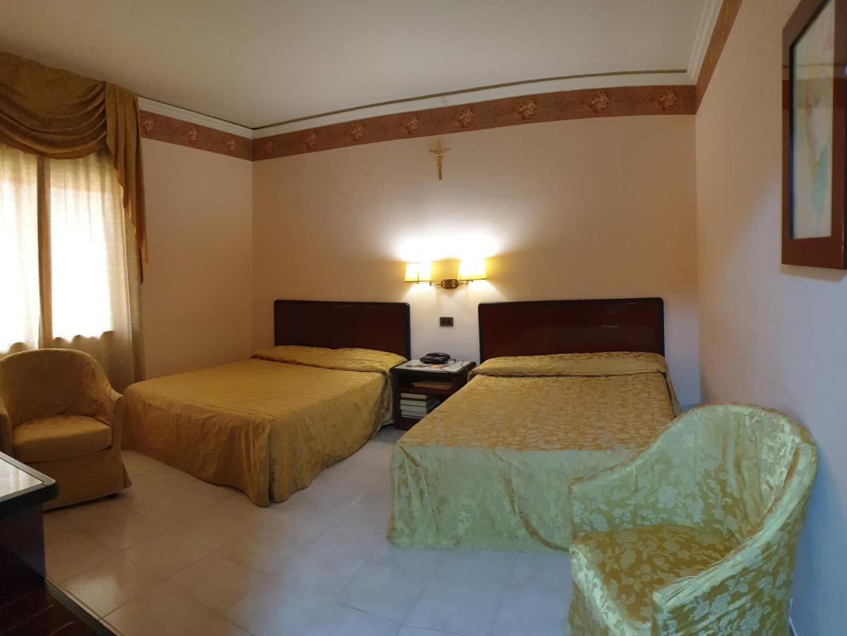 Palahotel Vallenoce Decollatura Bagian luar foto