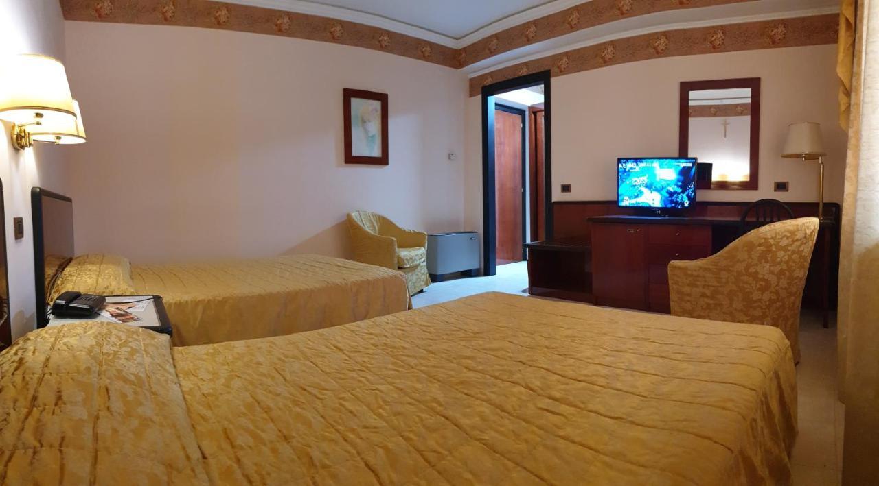 Palahotel Vallenoce Decollatura Bagian luar foto